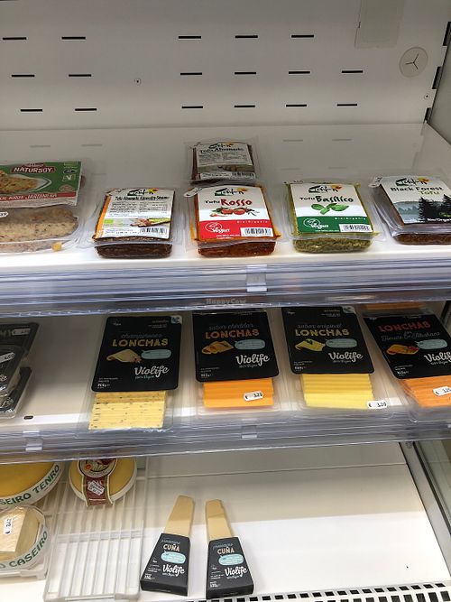 Tofu and vegan cheese at Oval Froita e Verdura in Santiago De Compostela