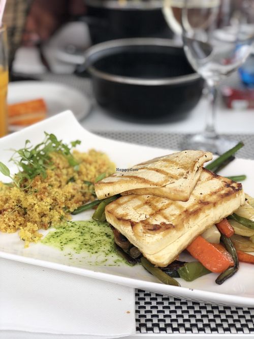 Tofu com legumes. at Pedras Amarelas in Albufeira