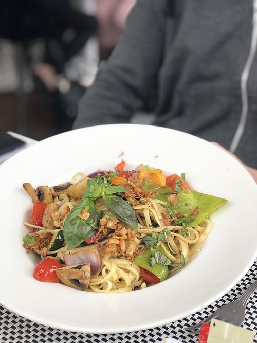 Esparguete com legumes. at Pedras Amarelas in Albufeira