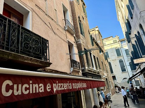 outside  at Rossopomodoro in Venice