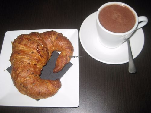 Croissant and hot chocolate at B12 in Girona