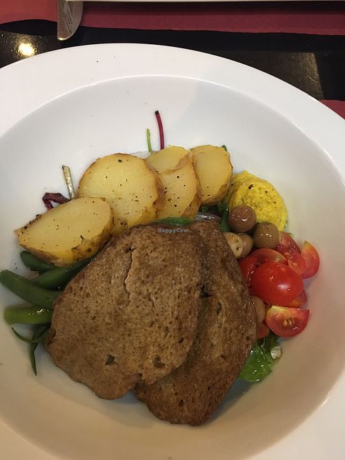 Seitan steak salad at B12 in Girona