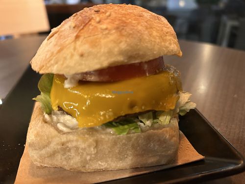 Seitan and Shiitake burger   at B12 in Girona