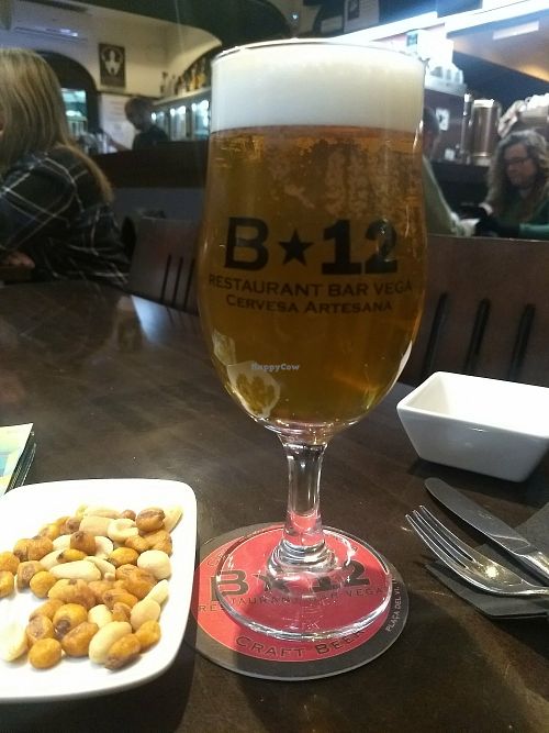 Beer at B12 in Girona