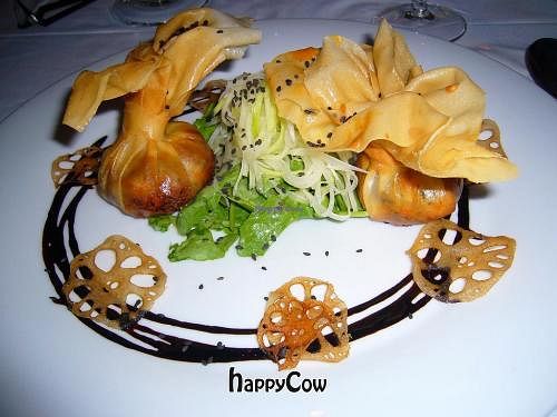 Philo purses and lotus root chips at La Mano Verde in Berlin