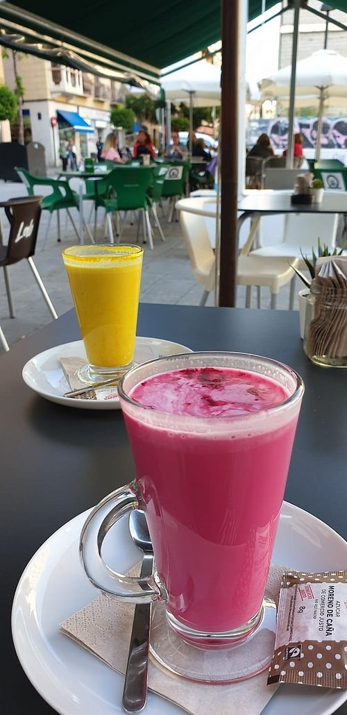 Tumeric and raspberry lattes at Dragon Lab in Murcia