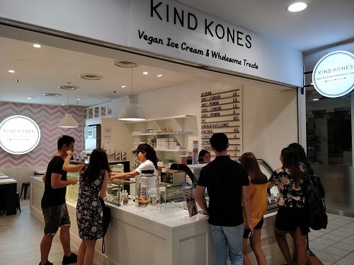 Crowd at 9pm at Kind Kones - Forum in Central Singapore