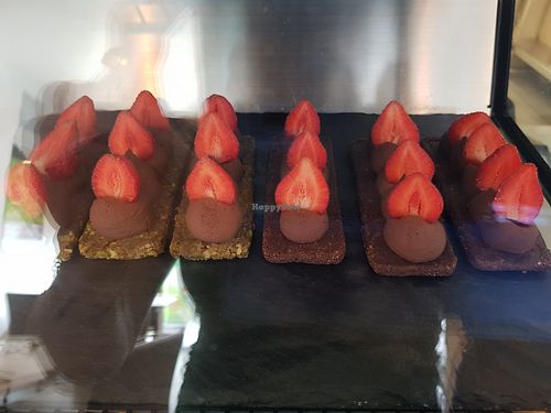 Raw chocolate strawberry dessert at Cailloce Gourmet in Auray