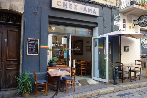 Entrance with outdoor seating (with more tables across the street) at Chez Ama in Aix-en-provence