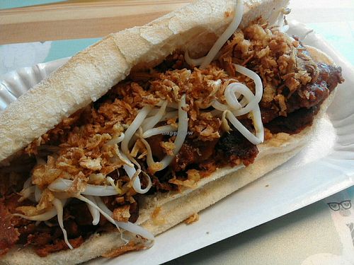 surindi vegan sandwich with peanut sauce at Surindi in Heerlen