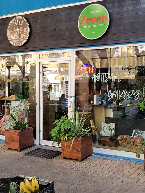 Location. Stores open on Mondays but they don't bake. at Zeven Oven & Cups in Willemstad