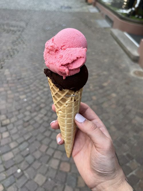 Dunkle Schokolade und Himbeere 🍦  at Eiscafé Dolomiti in Bad Sackingen