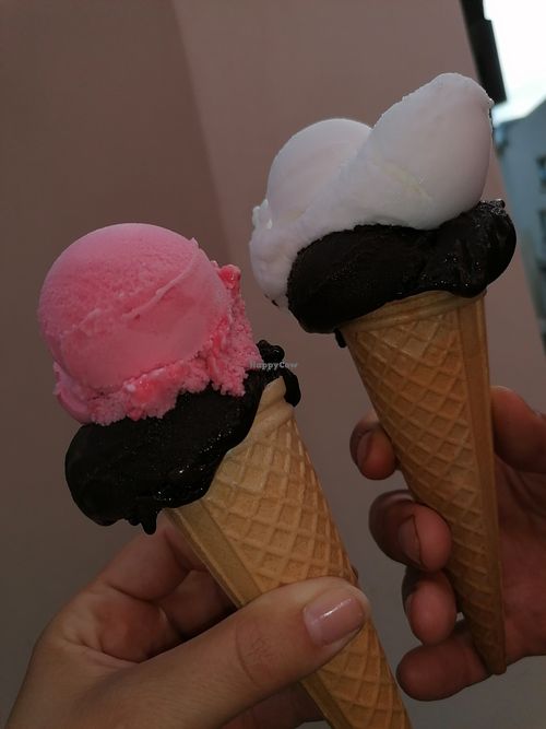 Dunkle Schokolade, Himbeere und Mango at Eiscafé Dolomiti in Bad Sackingen