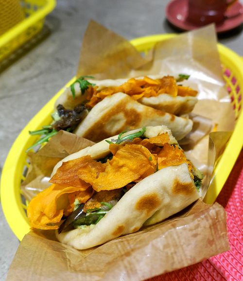 Melbourne Naan at Gives a Fork in Geneva