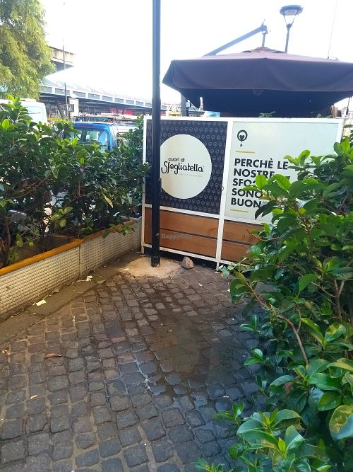 Their outside seating behind this at Cuori di Sfogliatella - Novara in Naples