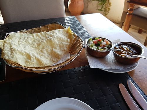 Papadam and starters at Curry House in Paphos