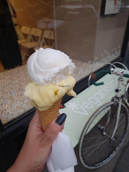 Kumquat with tangerine + coconut at Veganista Ice Cream VIII in Vienna