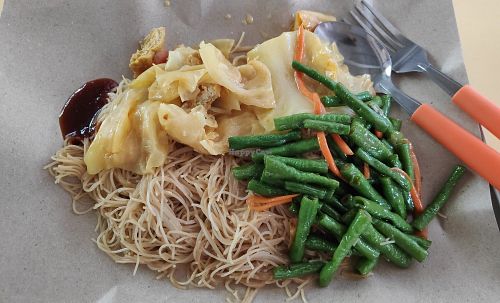 Stir fried beehoon with curry vegetables and long beans at Master Vegetarian Food in Central Singapore