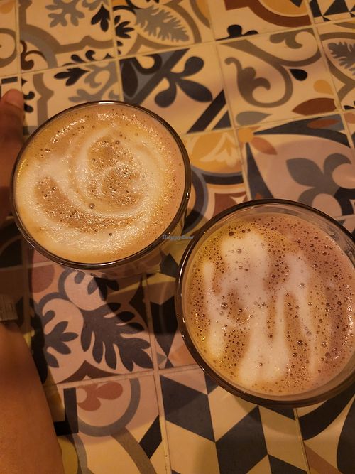 Yummy cafe con leche using pea protein milk at MIMO in Malaga