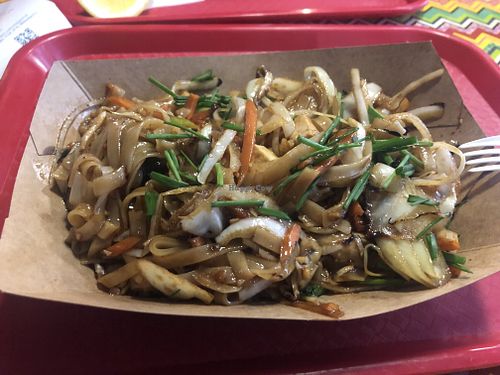 Pad siew, vegan. at Roza Slon in Ljubljana