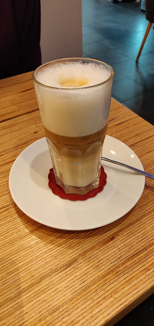 Latte Macchiato mit Hafermilch at Catz Cafe in Dusseldorf