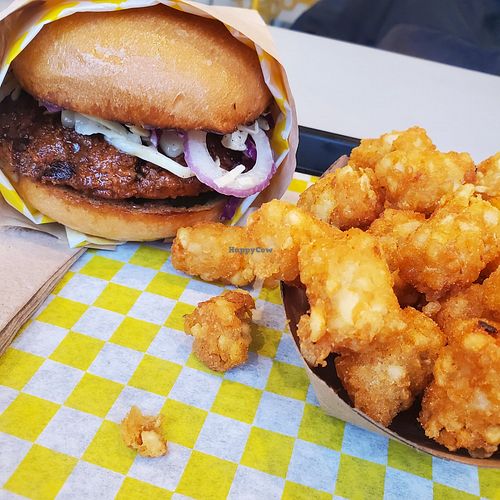Hot honey chick-a-bee at Honeybee Burger in Los Angeles