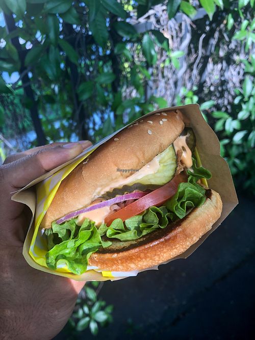 Chickabee Feat. Atlas Monroe chicken at Honeybee Burger in Los Angeles