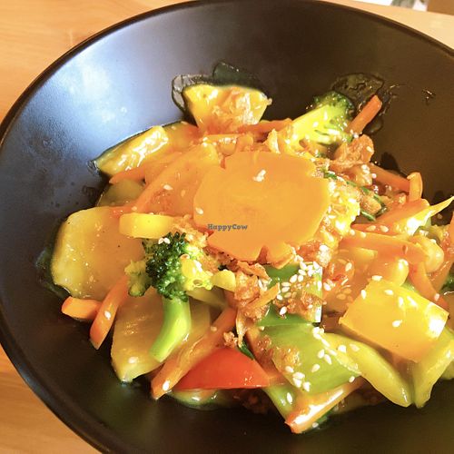 mixed veggies, red rice and mango-pineapple sauce at Uncle Van - Steingasse in Salzburg