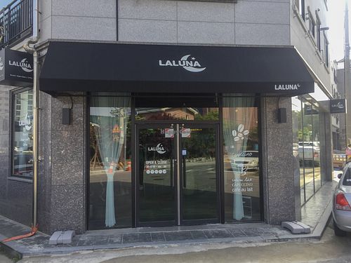 Entrance  at Laluna Cafe in Gunsan