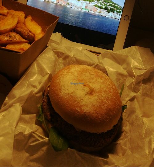 Acabo de ordenarla por glovo y me ha encantado. Estaba divino   at Vegan Streets in Madrid