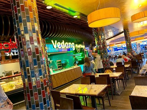 food court at Vedang - green burger | Mall of Berlin in Berlin