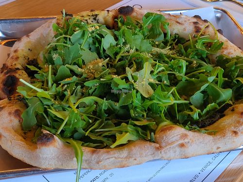 Pesto pizza at Double Zero in Venice