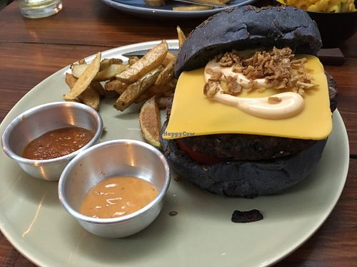 Burger at Vegan Junkies in Lisbon