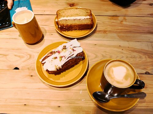 Great cakes & flat white at Green Earth in Bedford