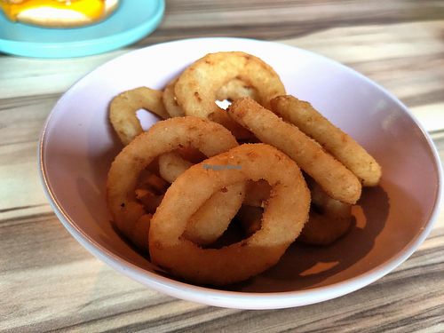 Onion rings at EnVie Vegan in Geneva