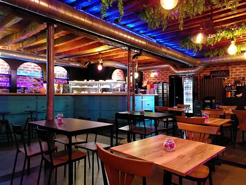 Interior at EnVie Vegan in Geneva