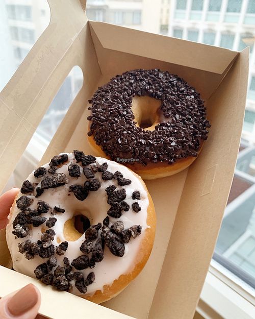 Donuts at EnVie Vegan in Geneva