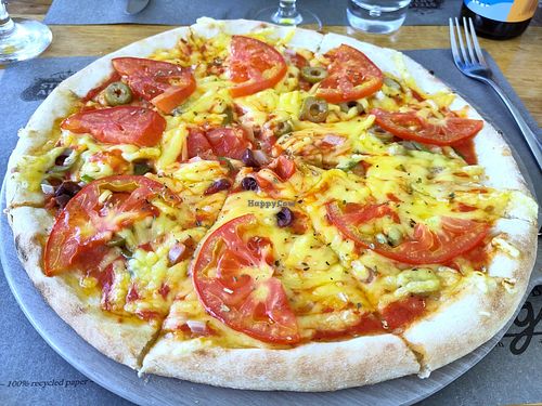 Pizza el greco with vegan mozza at d'Angelo in Mykonos