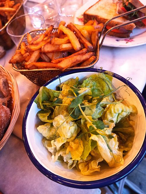 Panier de frites 5€, petite salade 3€ at Bloomy in Toulouse