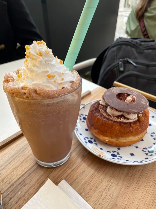 Milkshake and dought at Scoop 'n Dough in Lisbon