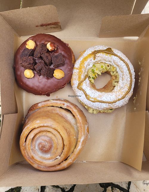 Chocolate Hazelnut; Pistachio; Cinnamon at Scoop 'n Dough in Lisbon