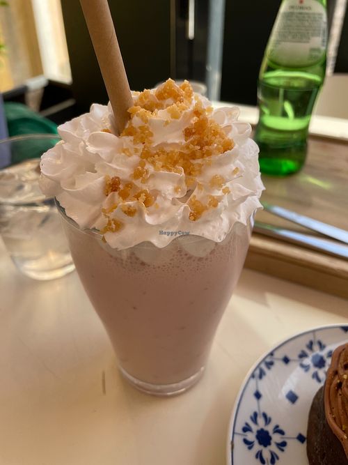 Strawberry milkshake at Scoop 'n Dough in Lisbon