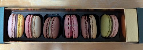 Gift box of macarons at Scoop 'n Dough in Lisbon