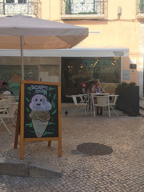 Outside at Scoop 'n Dough in Lisbon