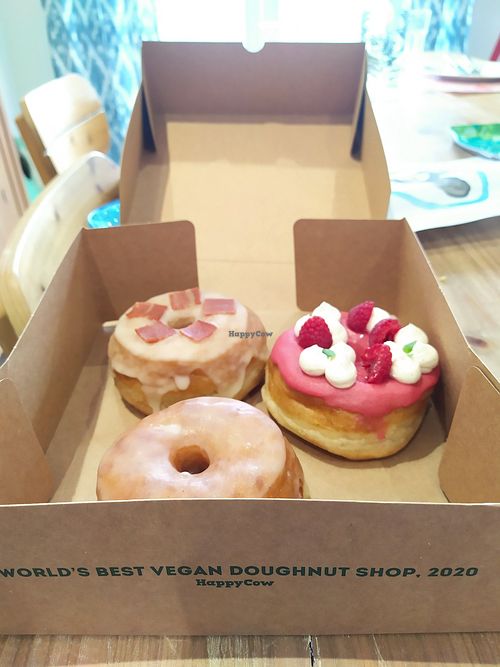World's best vegan doughnut shop, 2020 😍 at Scoop 'n Dough in Lisbon