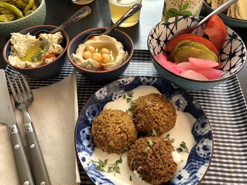 Falafel Hummus Teller  at Hammana Café in Colmar