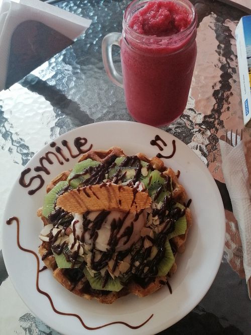 Waffle and fresh juice. All products are vegan and the ice-cream is handmade :) at Moitrë Heladería Artesanal in Cali