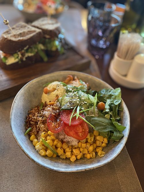 Vegan bowl ala Tia at Pioner in Omsk