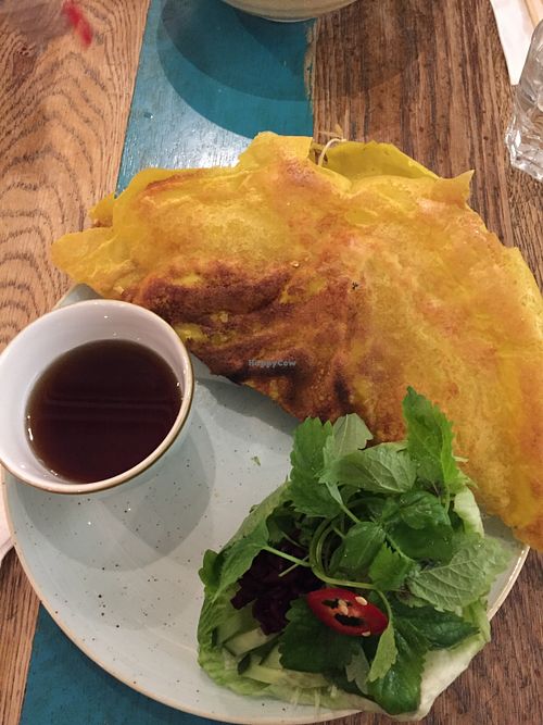Vegan vietnamese crepe banh xeo at Ônam - Forum in Helsinki