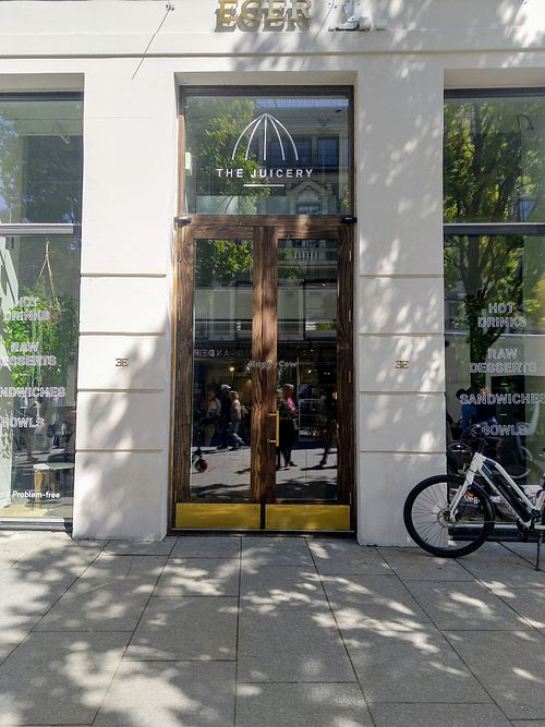 Seen from the street at The Juicery - Eger in Oslo